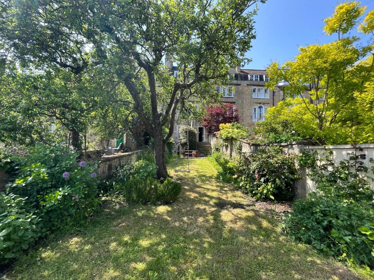 Stylish With Parking - Garden And Workspace *
