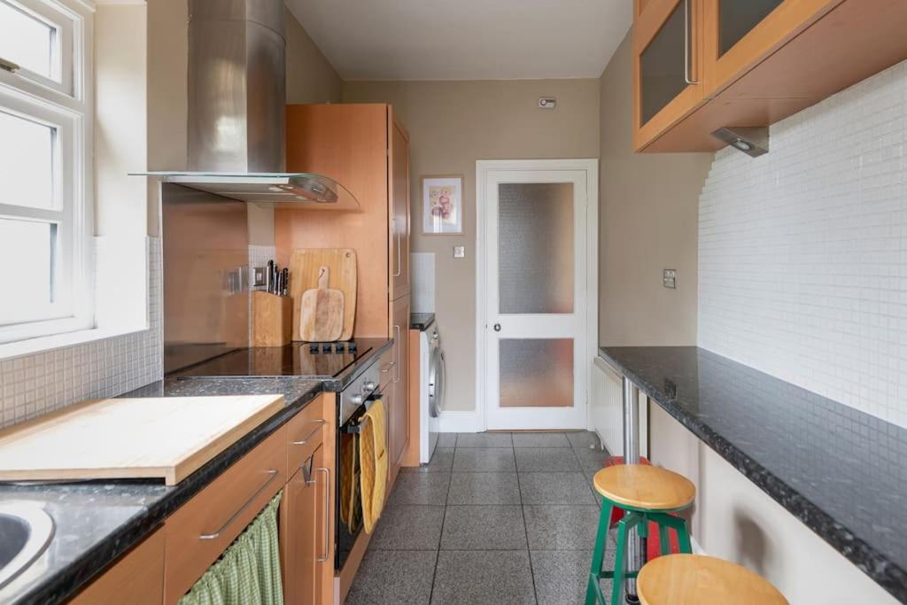 Apartment Stylish With Parking - Garden And Workspace Bath
